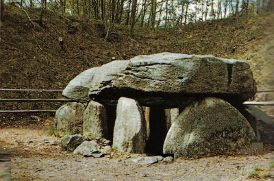 NEO-Megalithgrab der Sieben Steinhuser-Oberndorfmark LdrKr. SOL-Trichterbecher-um3500 vuZ
